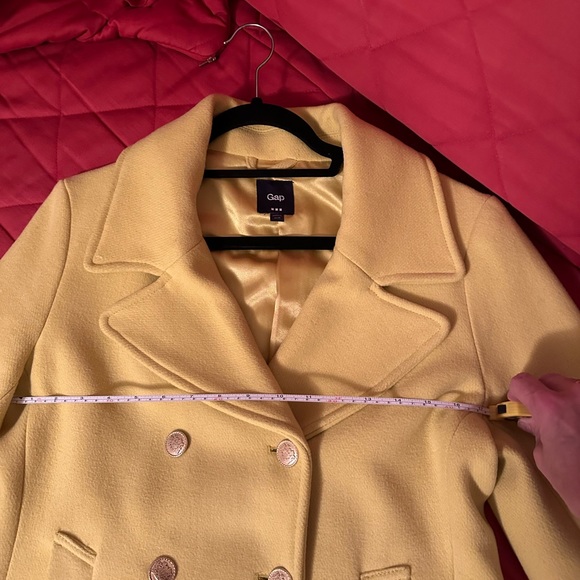 Yellow GAP jacket with golden buttons. - Picture 5 of 7